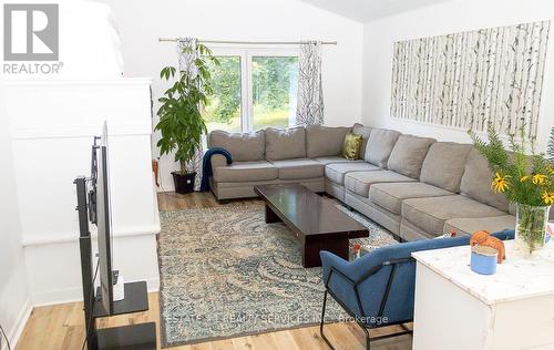 5464 6Th Line, New Tecumseth, ON - Indoor Photo Showing Living Room