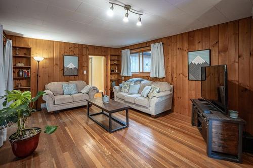 4156 Highway 3A, Nelson, BC - Indoor Photo Showing Living Room