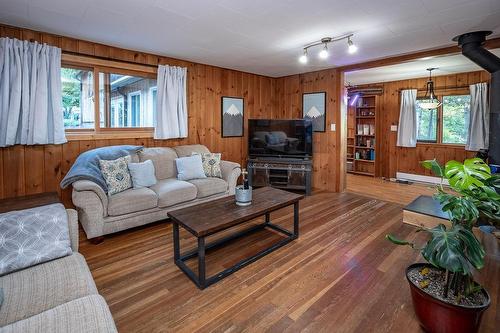 4156 Highway 3A, Nelson, BC - Indoor Photo Showing Living Room