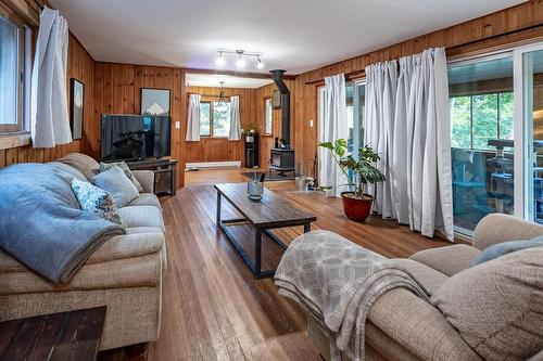 4156 Highway 3A, Nelson, BC - Indoor Photo Showing Living Room