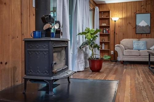 4156 Highway 3A, Nelson, BC - Indoor Photo Showing Living Room