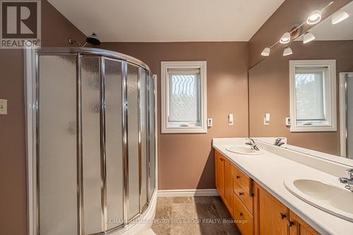 36 Falling Brook Drive, Barrie, ON - Indoor Photo Showing Bathroom