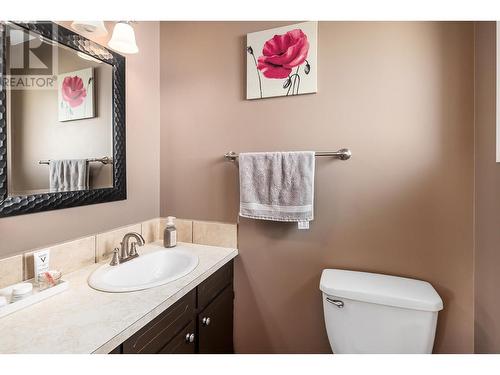 405 Froelich Road, Kelowna, BC - Indoor Photo Showing Bathroom