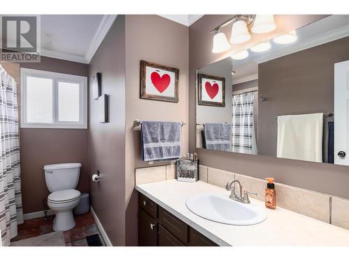 405 Froelich Road, Kelowna, BC - Indoor Photo Showing Bathroom