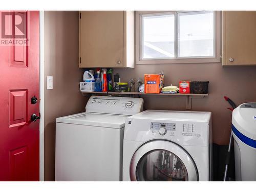 405 Froelich Road, Kelowna, BC - Indoor Photo Showing Laundry Room