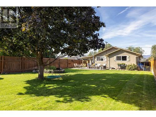 405 Froelich Road, Kelowna, BC - Outdoor With Backyard