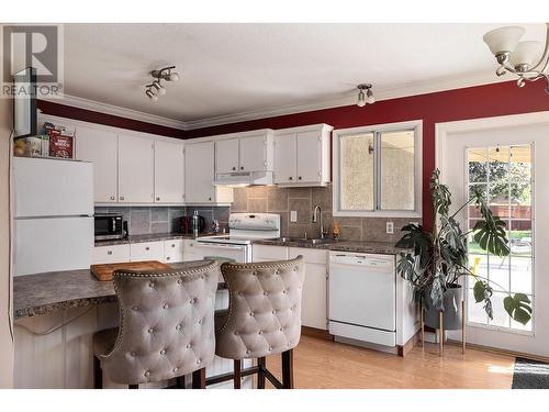 405 Froelich Road, Kelowna, BC - Indoor Photo Showing Kitchen