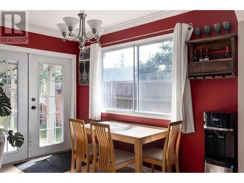 405 Froelich Road, Kelowna, BC - Indoor Photo Showing Dining Room