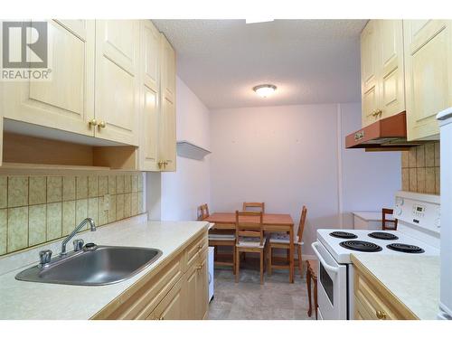 803 Fairview Road Unit# 410, Penticton, BC - Indoor Photo Showing Kitchen