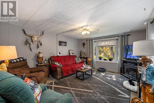 183 - 63 Whites Road, Quinte West, ON - Indoor Photo Showing Living Room