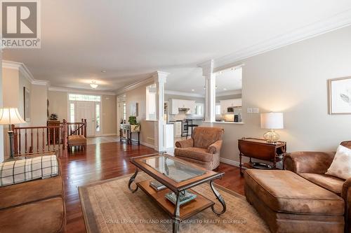 628 Clearwater Crescent, London, ON - Indoor Photo Showing Living Room