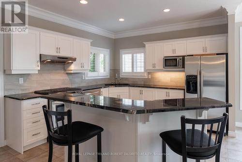 628 Clearwater Crescent, London, ON - Indoor Photo Showing Kitchen With Stainless Steel Kitchen With Upgraded Kitchen