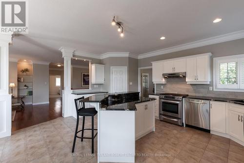 628 Clearwater Crescent, London, ON - Indoor Photo Showing Kitchen With Stainless Steel Kitchen With Upgraded Kitchen