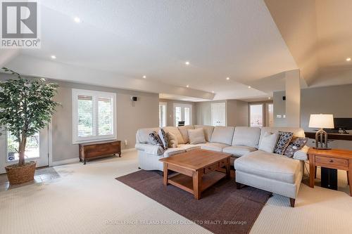 628 Clearwater Crescent, London, ON - Indoor Photo Showing Living Room