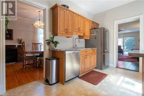 861 3Rd Avenue W, Owen Sound, ON - Indoor Photo Showing Kitchen