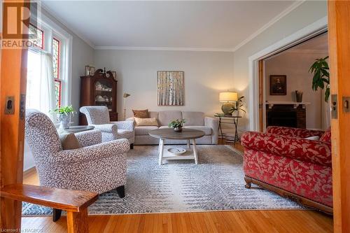 861 3Rd Avenue W, Owen Sound, ON - Indoor Photo Showing Living Room