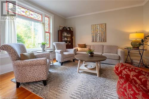 861 3Rd Avenue W, Owen Sound, ON - Indoor Photo Showing Living Room