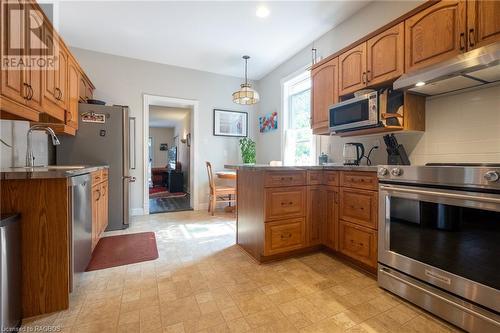 861 3Rd Avenue W, Owen Sound, ON - Indoor Photo Showing Kitchen