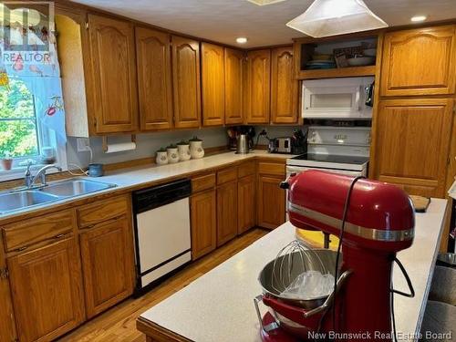 596 Salt Springs Road, Southfield, NB - Indoor Photo Showing Kitchen With Double Sink