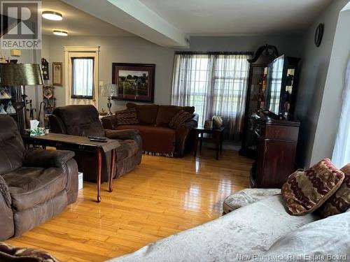 596 Salt Springs Road, Southfield, NB - Indoor Photo Showing Living Room