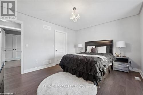 255 Colbeck Drive, Welland, ON - Indoor Photo Showing Bedroom