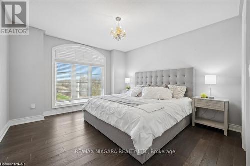 255 Colbeck Drive, Welland, ON - Indoor Photo Showing Bedroom