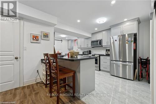 255 Colbeck Drive, Welland, ON - Indoor Photo Showing Kitchen With Stainless Steel Kitchen