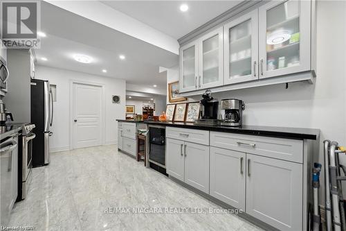 255 Colbeck Drive, Welland, ON - Indoor Photo Showing Kitchen