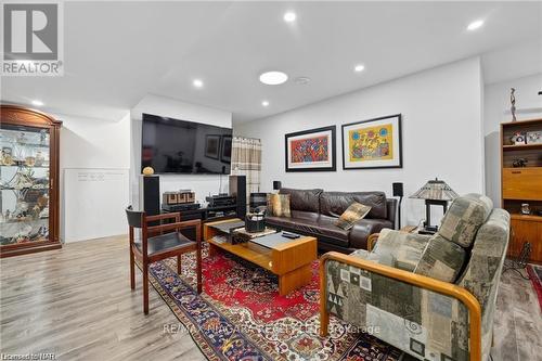 255 Colbeck Drive, Welland, ON - Indoor Photo Showing Living Room