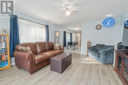 16 Second Avenue, Erin, ON - Indoor Photo Showing Living Room