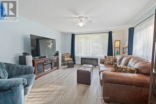 16 Second Avenue, Erin, ON - Indoor Photo Showing Living Room