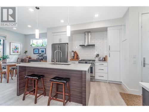 770 Cadder Avenue, Kelowna, BC - Indoor Photo Showing Kitchen With Upgraded Kitchen