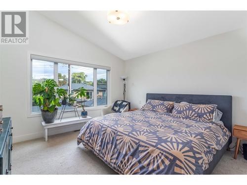 770 Cadder Avenue, Kelowna, BC - Indoor Photo Showing Bedroom