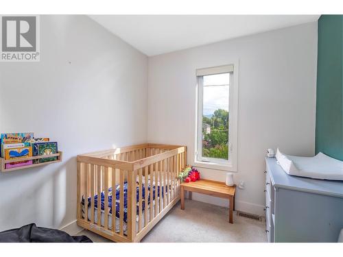 770 Cadder Avenue, Kelowna, BC - Indoor Photo Showing Bedroom