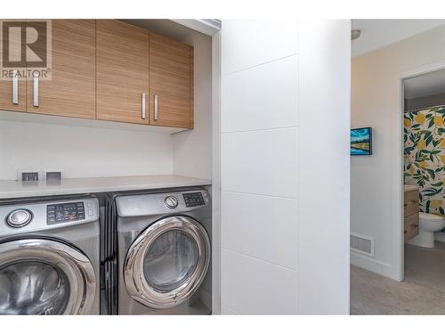 770 Cadder Avenue, Kelowna, BC - Indoor Photo Showing Laundry Room