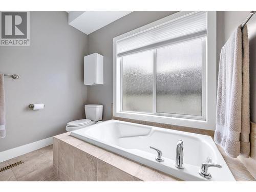 10395 Copperhill Lane, Lake Country, BC - Indoor Photo Showing Bathroom