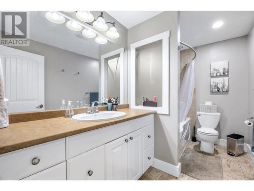 10395 Copperhill Lane, Lake Country, BC - Indoor Photo Showing Bathroom