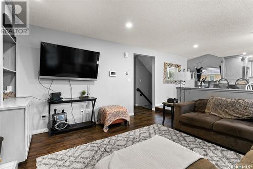 8123 Kestral Drive, Regina, SK - Indoor Photo Showing Living Room