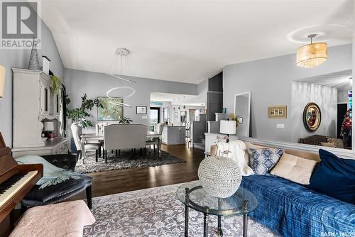 8123 Kestral Drive, Regina, SK - Indoor Photo Showing Living Room