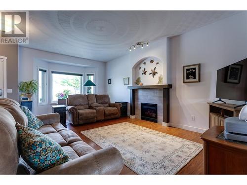 4450 Postill Drive Unit# 22, Kelowna, BC - Indoor Photo Showing Living Room With Fireplace