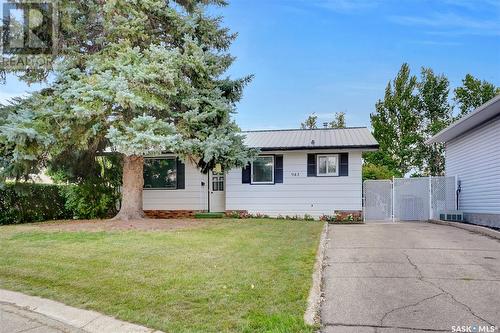 943 Hawthorne Crescent, Moose Jaw, SK - Outdoor