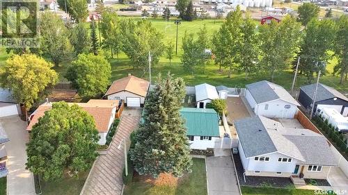 943 Hawthorne Crescent, Moose Jaw, SK - Outdoor