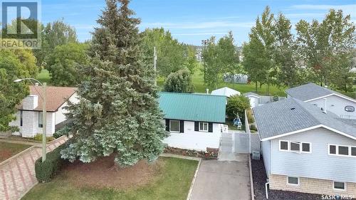 943 Hawthorne Crescent, Moose Jaw, SK - Outdoor