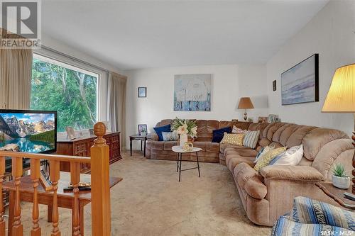 943 Hawthorne Crescent, Moose Jaw, SK - Indoor Photo Showing Living Room