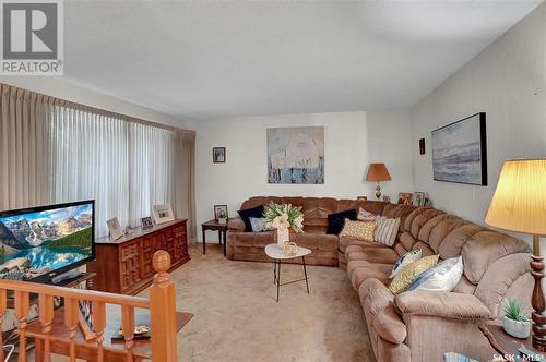 943 Hawthorne Crescent, Moose Jaw, SK - Indoor Photo Showing Living Room