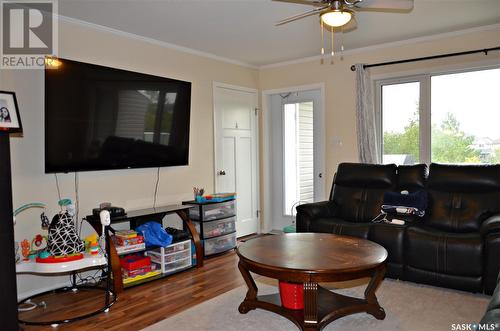 104 1022 Hampton Circle, Saskatoon, SK - Indoor Photo Showing Living Room