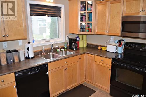 104 1022 Hampton Circle, Saskatoon, SK - Indoor Photo Showing Kitchen With Double Sink