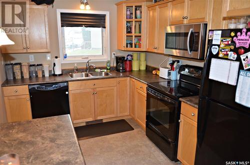 104 1022 Hampton Circle, Saskatoon, SK - Indoor Photo Showing Kitchen With Double Sink