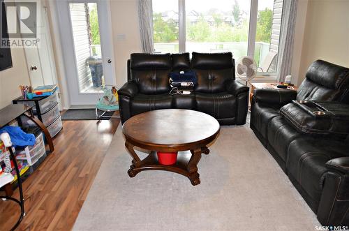 104 1022 Hampton Circle, Saskatoon, SK - Indoor Photo Showing Living Room