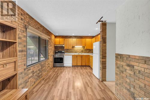 128 Quincy Drive, Regina, SK - Indoor Photo Showing Kitchen